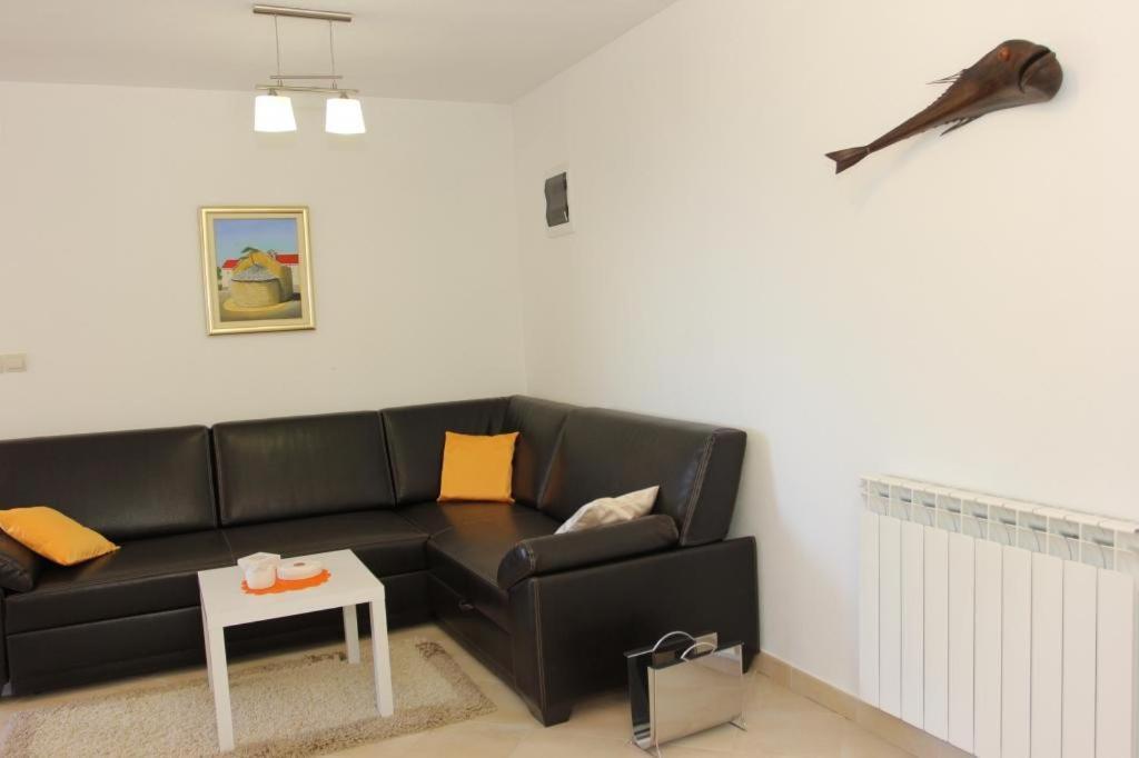 Holiday House Pine Tree Nerezisca Экстерьер фото