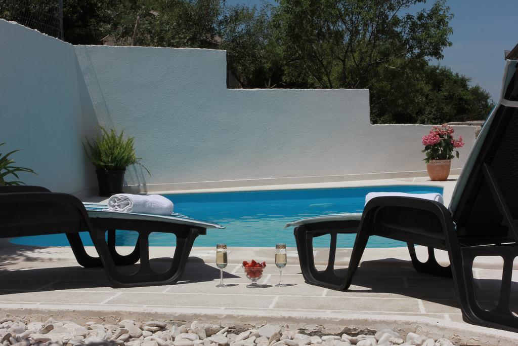 Holiday House Pine Tree Nerezisca Экстерьер фото