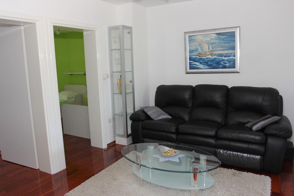 Holiday House Pine Tree Nerezisca Экстерьер фото