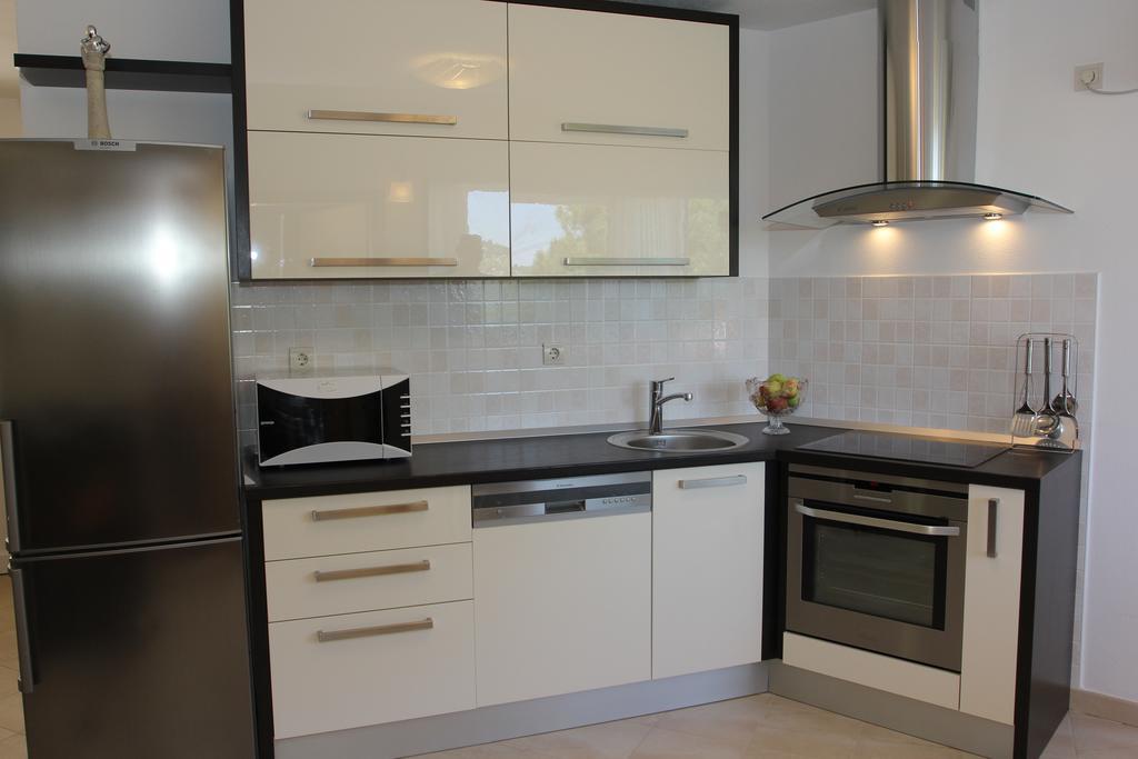 Holiday House Pine Tree Nerezisca Экстерьер фото
