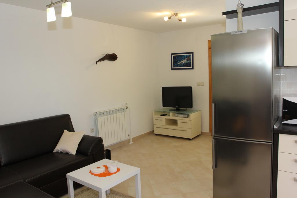 Holiday House Pine Tree Nerezisca Экстерьер фото
