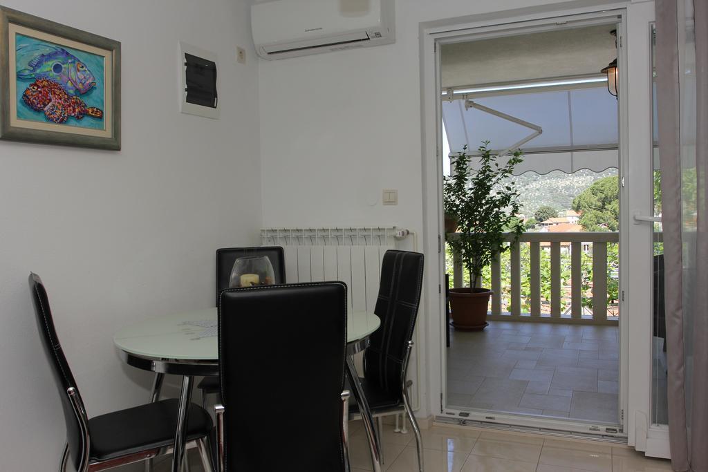 Holiday House Pine Tree Nerezisca Экстерьер фото